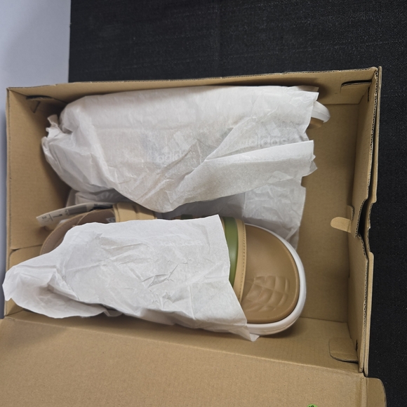 Adidas Tan and Green Sandals - Picture 7 of 9